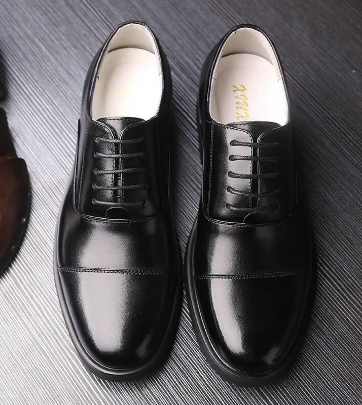 Nuovi uomini di alta qualità con lacci oxford da uomo in pelle antiscivolo per ufficio da lavoro scarpe da sposa scarpe eleganti