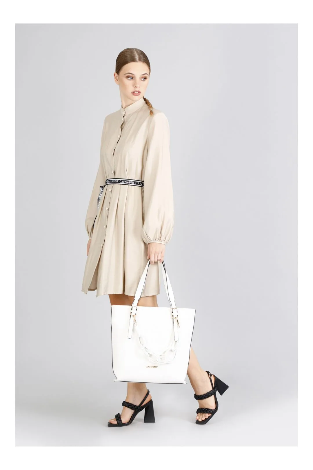shopping semirigida con fibbie metalliche e catena morbida panna